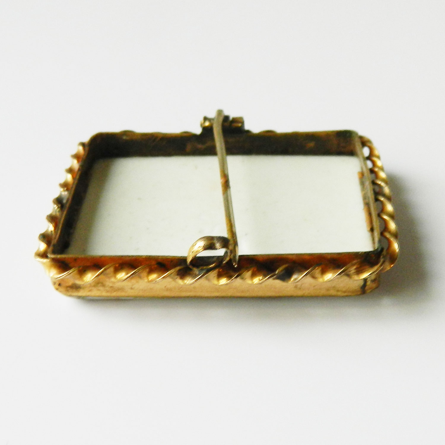 Ceramic cameo brooch