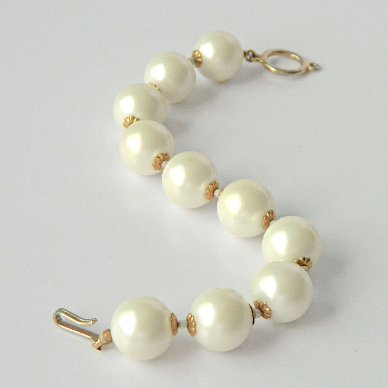 Vintage faux pearl bracelet