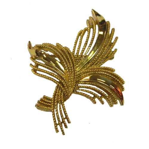 Lovely gold tone Trifari flower brooch 1950s
