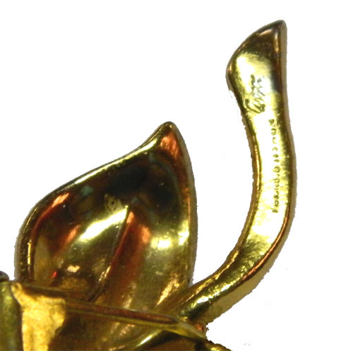 1940's enameled Coro trembler clip