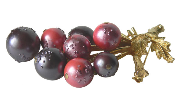 Art grapes brooch