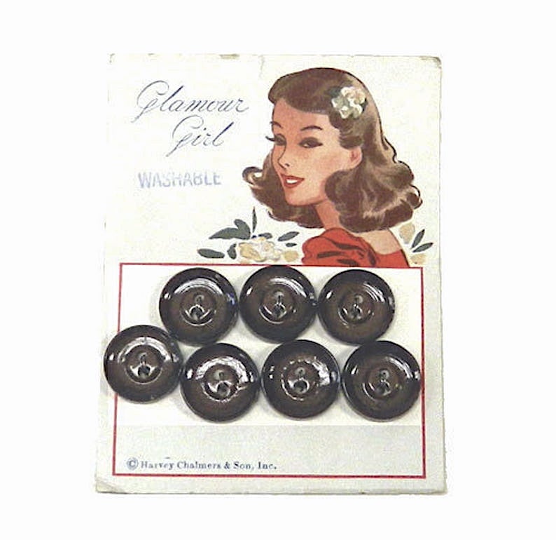set of 7 1940's shirt buttons