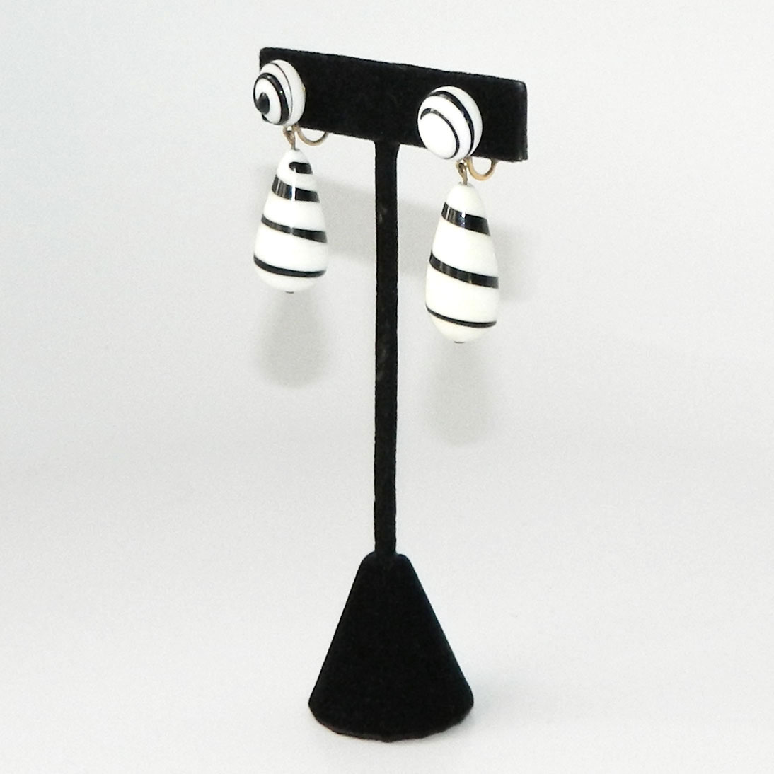 Vogue black and white drop earrings