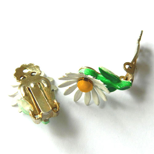 1960's daisy earrings