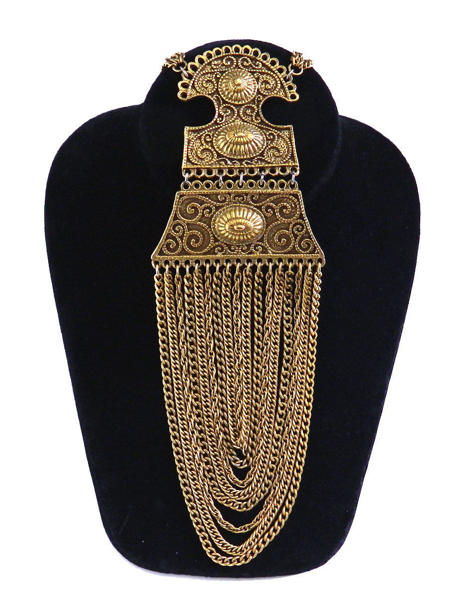 Gold chain pendant necklace