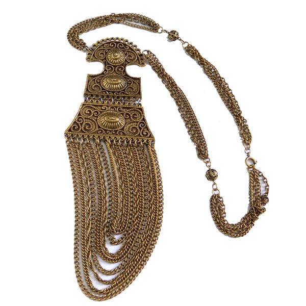 Gold chain pendant necklace