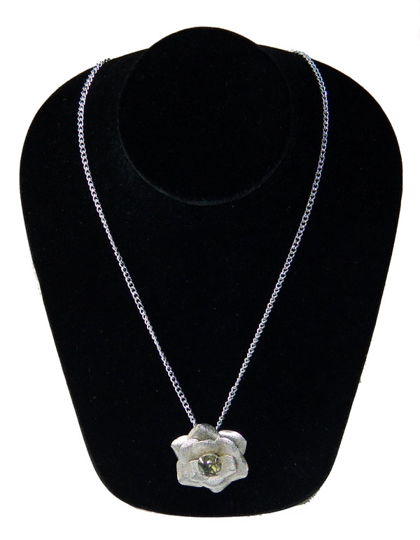 Rhinestone flower pendant necklace