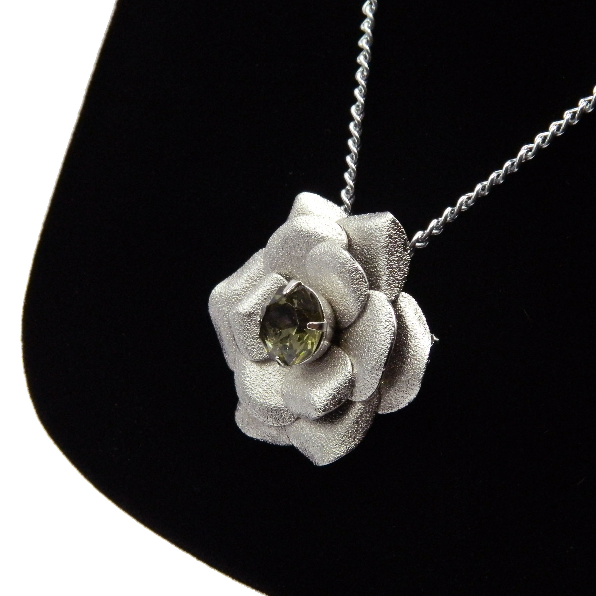 vintage flower pendant necklace