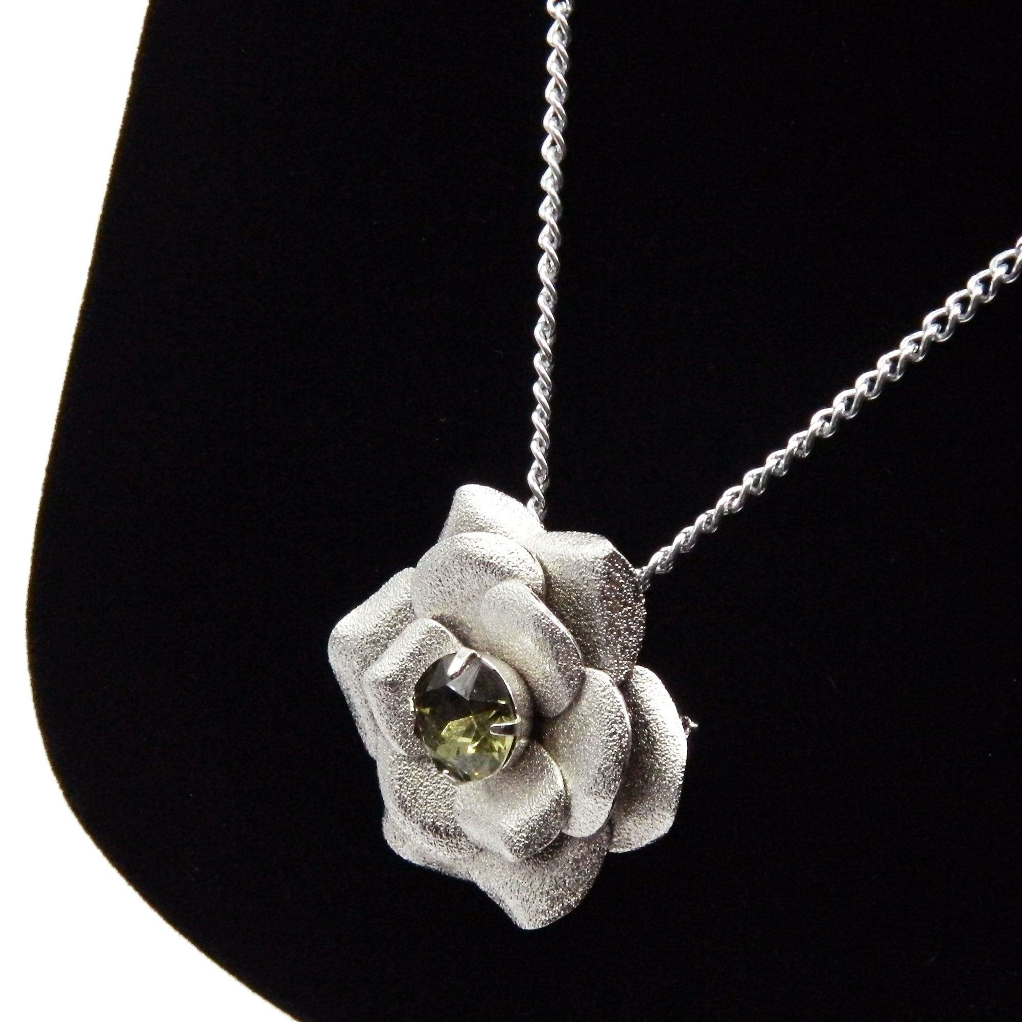 vintage flower pendant necklace
