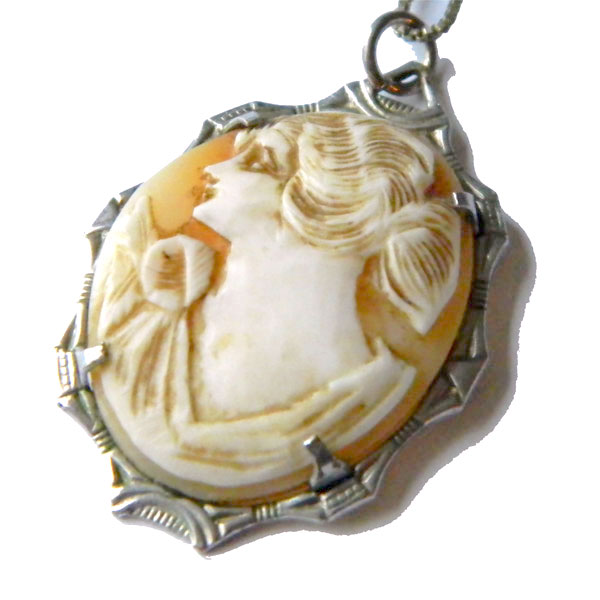 1920's cameo pendant necklace