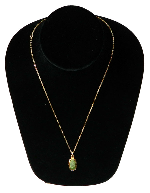 Sarah Coventry jade pendant necklace