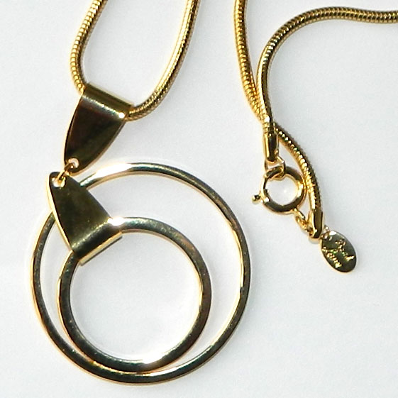 Circles pendant necklace