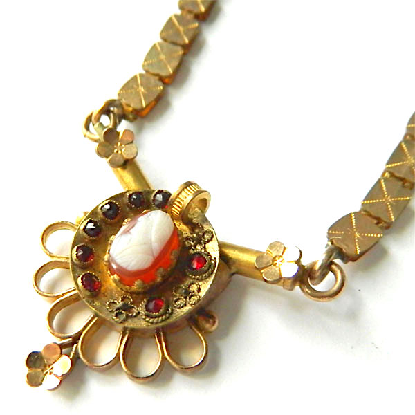 Antique cameo pendant necklace