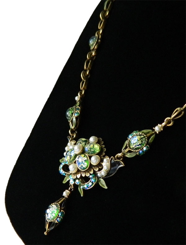1950's green cabochon necklace