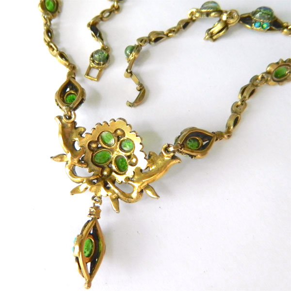1950's green cabochon necklace