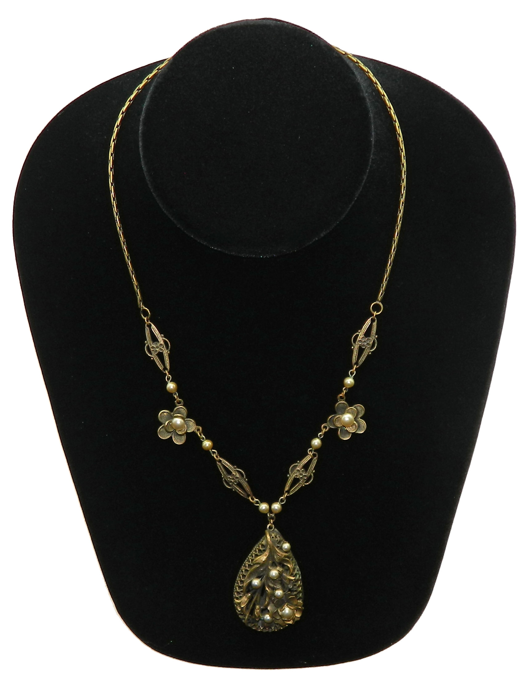 Art Nouveau Faux pearl pendant necklace