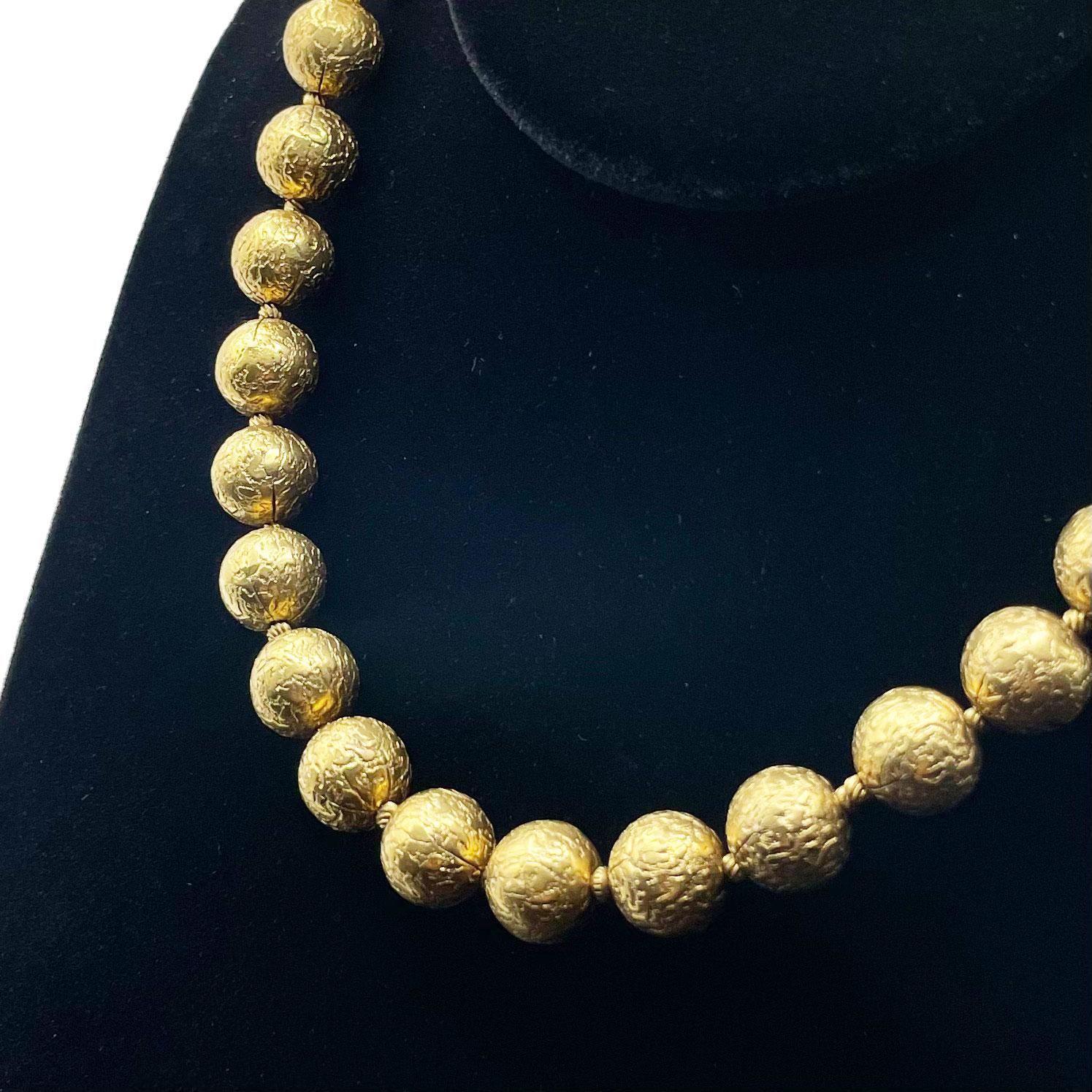 Gold tone beaded necklace