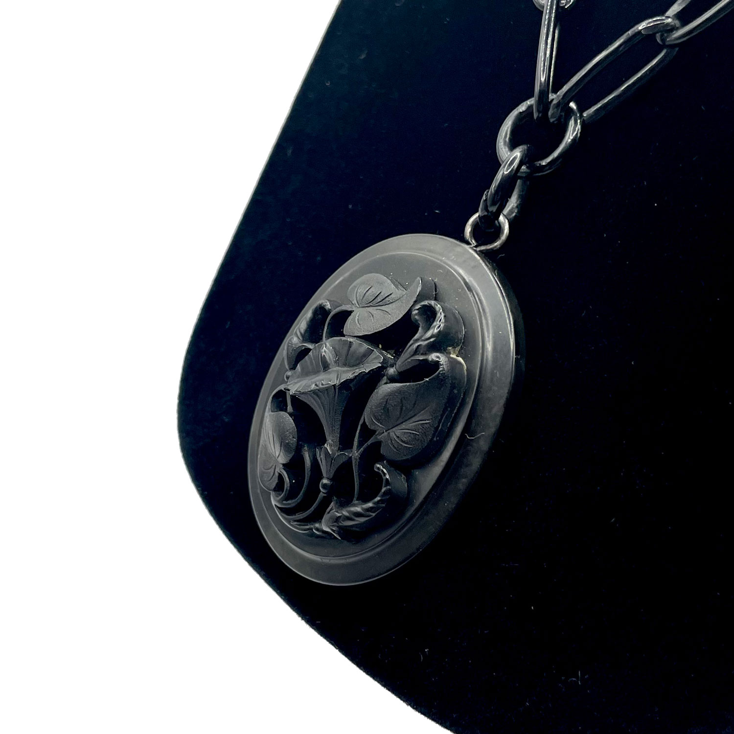 1930s carved jet pendant necklace