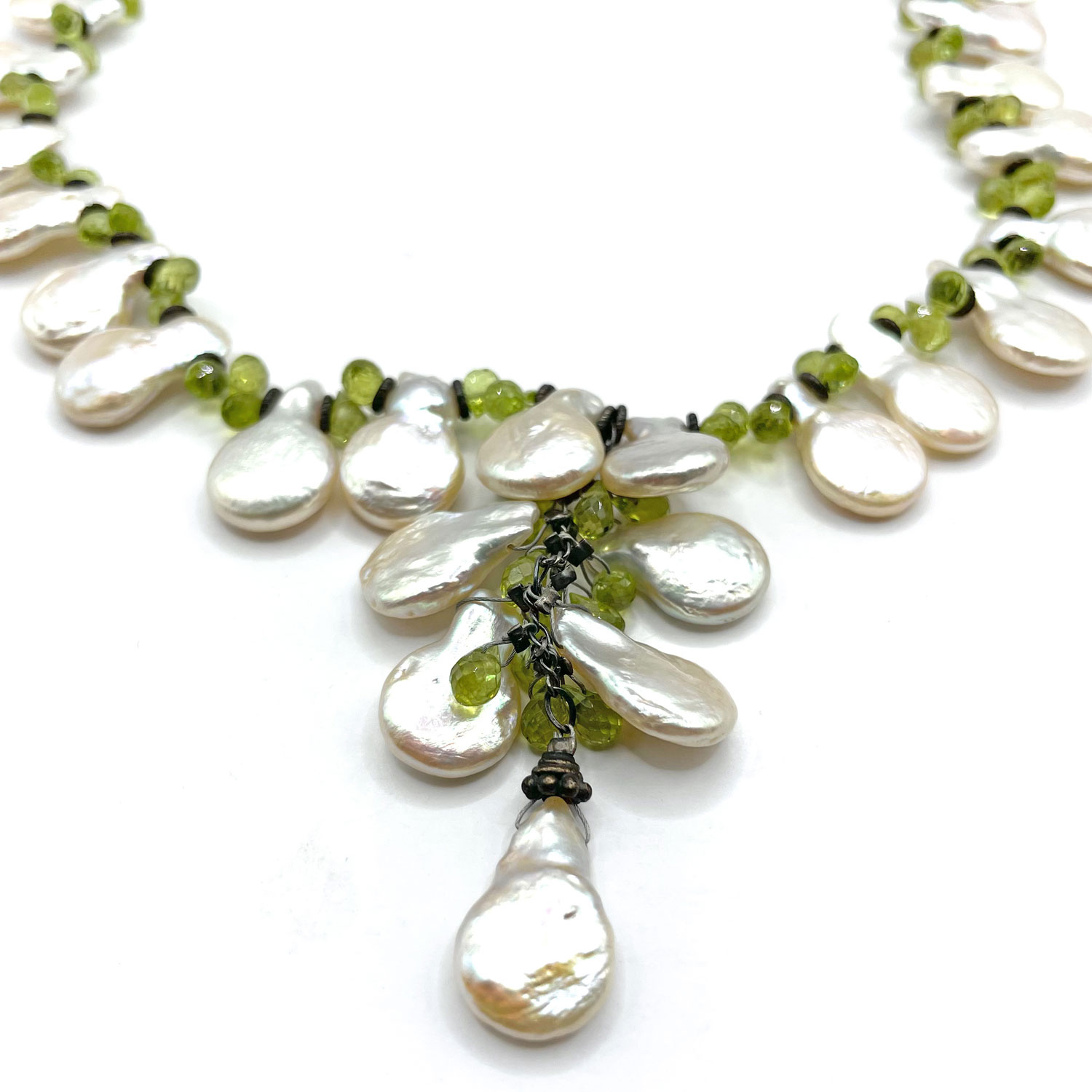 Coin pearl and peridot necklace