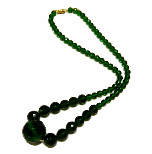 vintage forest green glass bead necklace