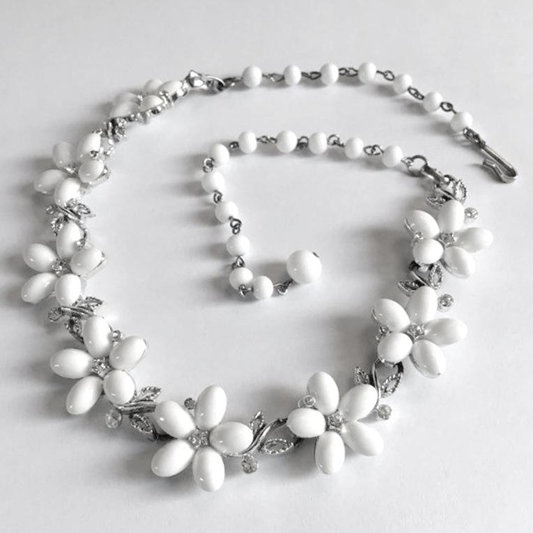 White flower rhinestone necklace