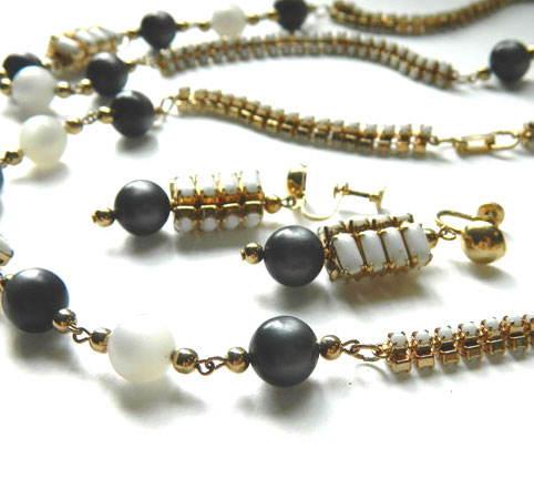 1950s white and gold bead necklace set