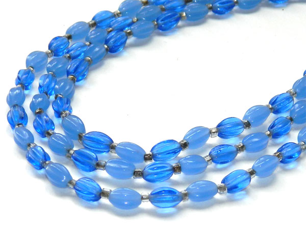 1950's blue beaded necklace