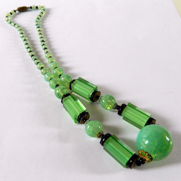 Art Deco Green and Black Glass Necklace