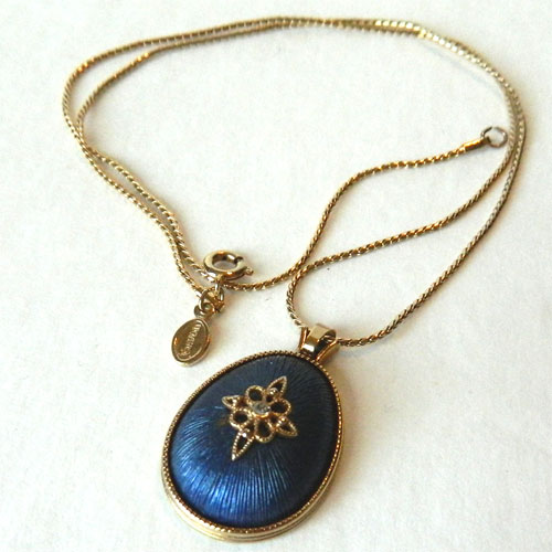 vintage avon pendant necklace