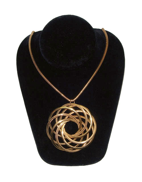 1970's gold tone pendant necklace