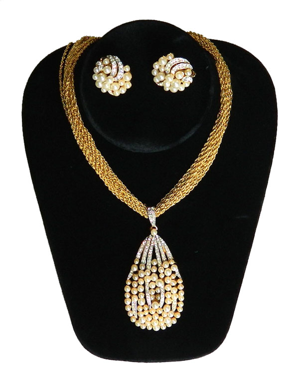 Trifari pearl necklace set