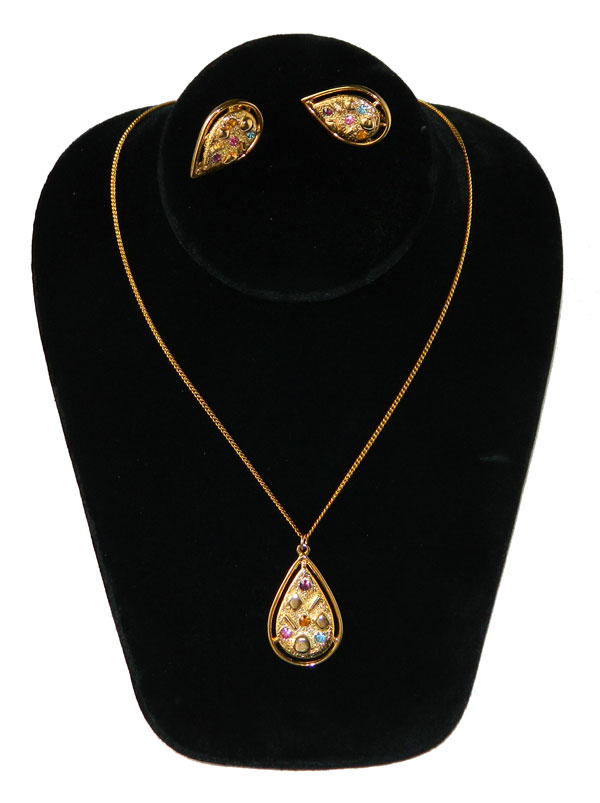 Sarah Coventry necklace and earring set