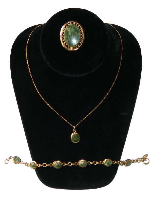 Sarah Coventry necklace and bracelet set