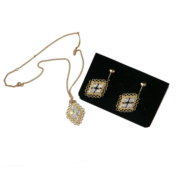 Sarah Coventry necklace and earring set