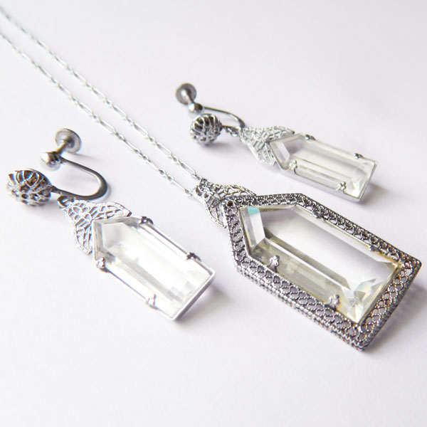 Crystal pendant necklace set