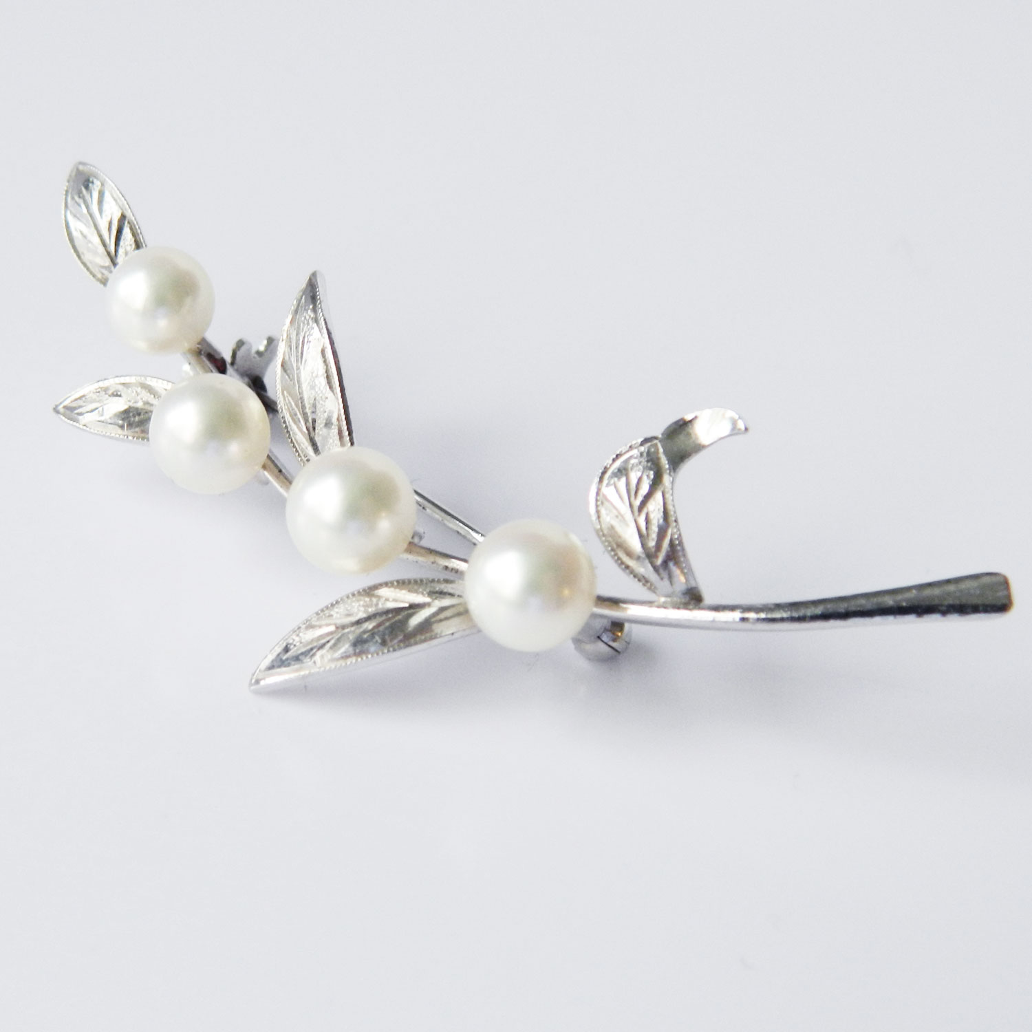 Sterling silver pearl brooch