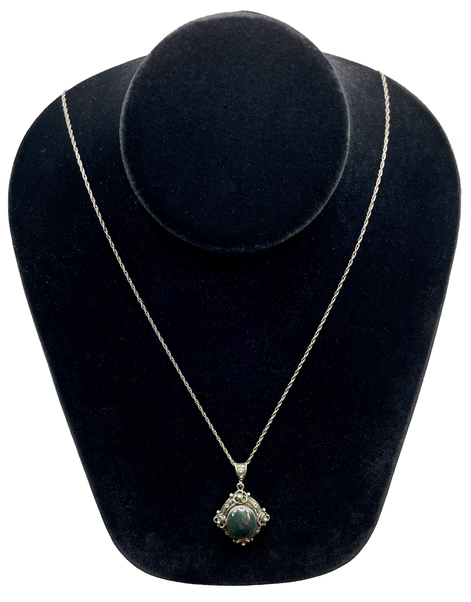 Vintage bloodstone pendant necklace