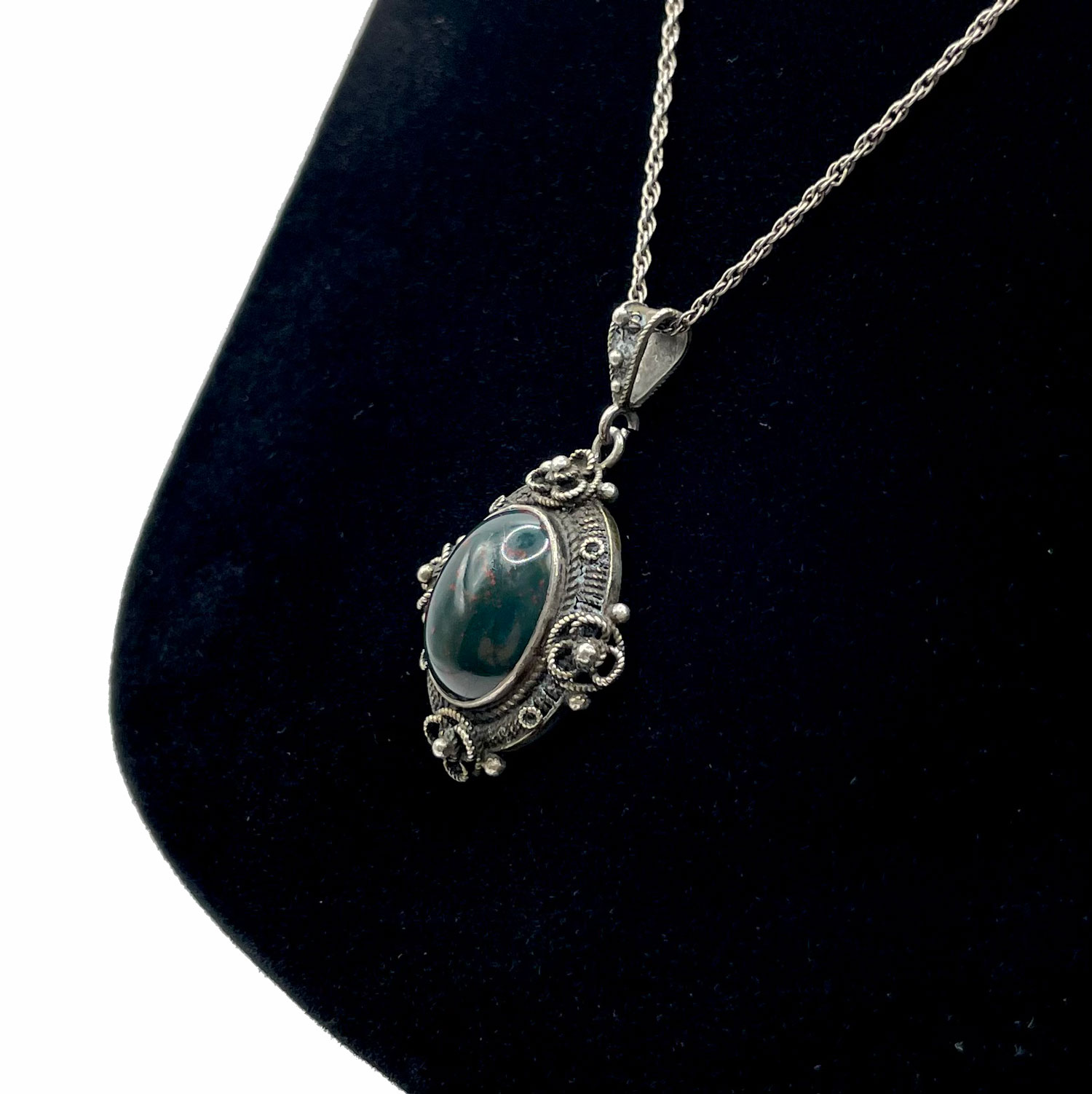 Vintage bloodstone pendant necklace