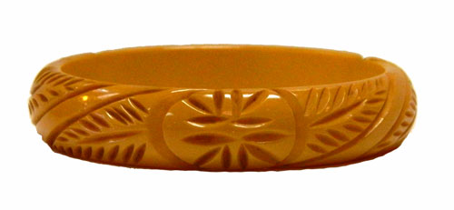 1930's carved bakelite bangle bracelet
