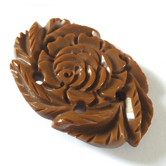 baklelite brooch