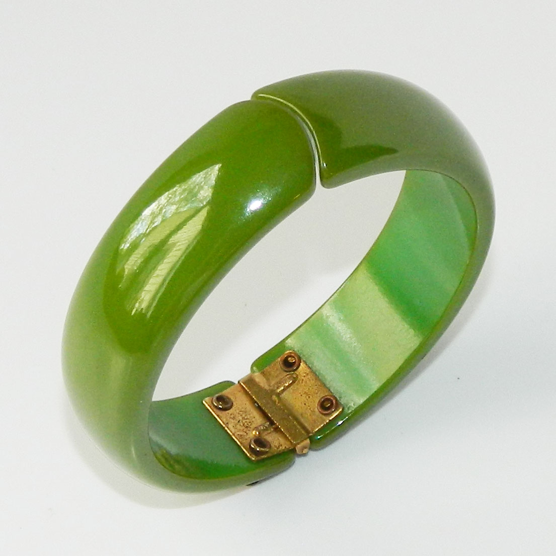 green bakelite clamper bracelet