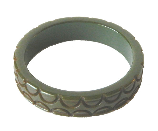 1930's carved bakelite bracelet
