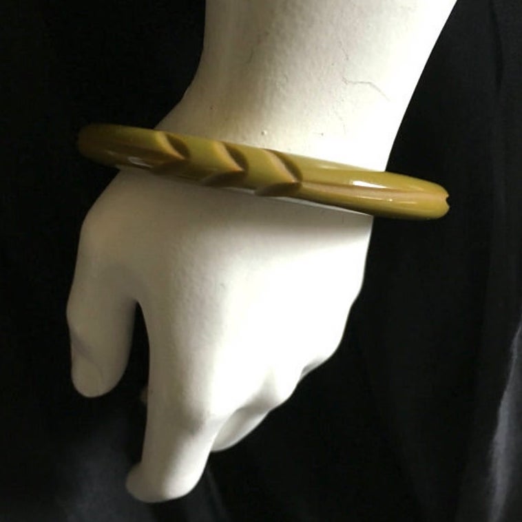 bakelite bangle bracelet