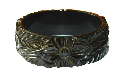 1930's carved bakelite bracelet