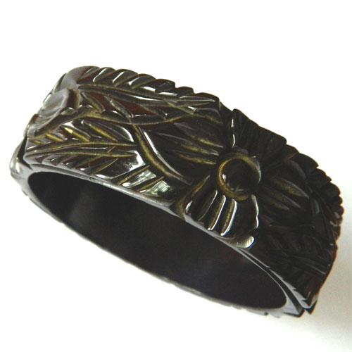 1930's carved bakelite bracelet