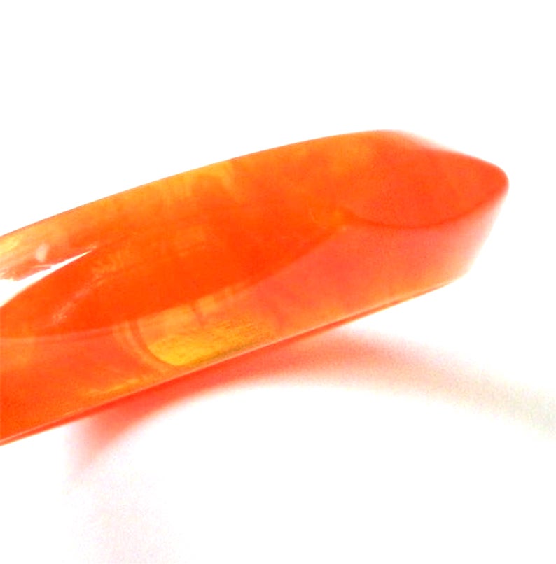 vintage bakelite bangle