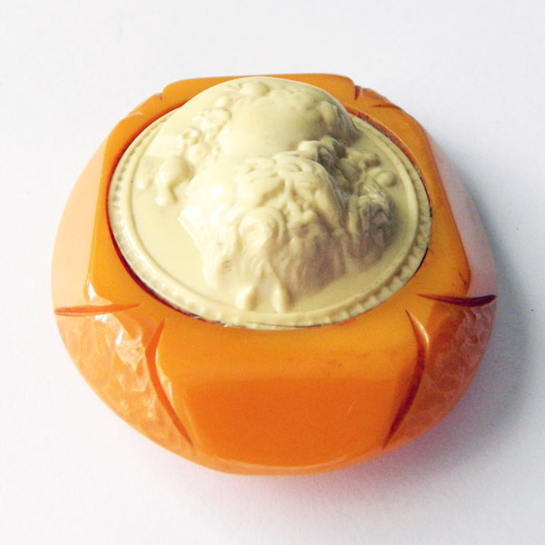 Bakelite cameo brooch