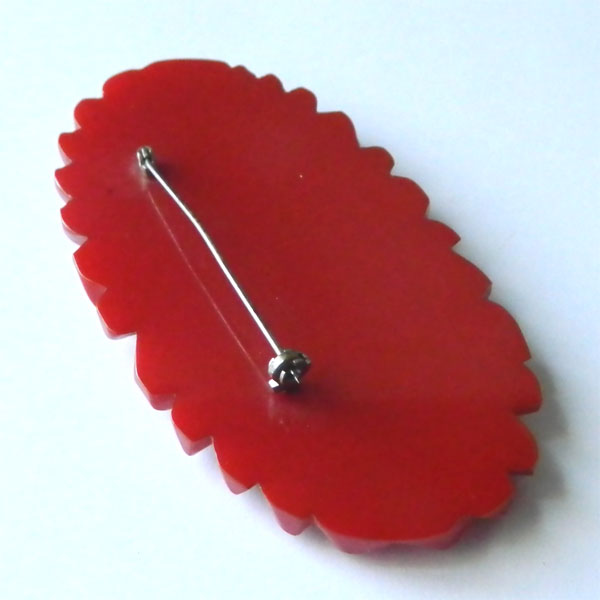 Large 1940's red bakelite brooch
