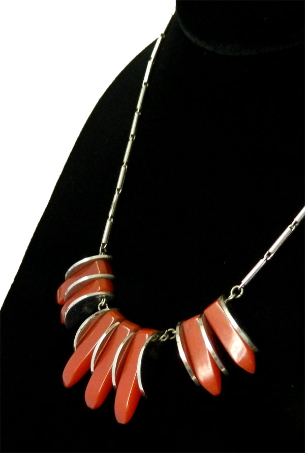 Bakelite necklace with earrings For Sale at 1stDibs | bakelite jewelry, bakelite  jewelry earrings, bakelit kette