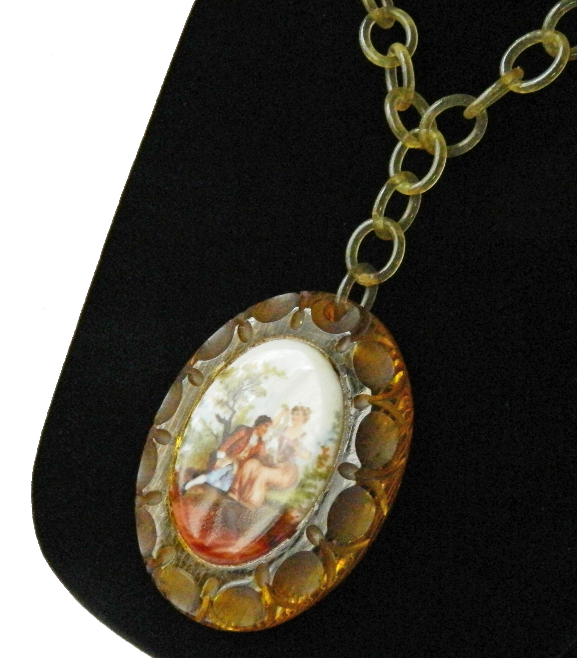 1930s bakelite pendant necklace